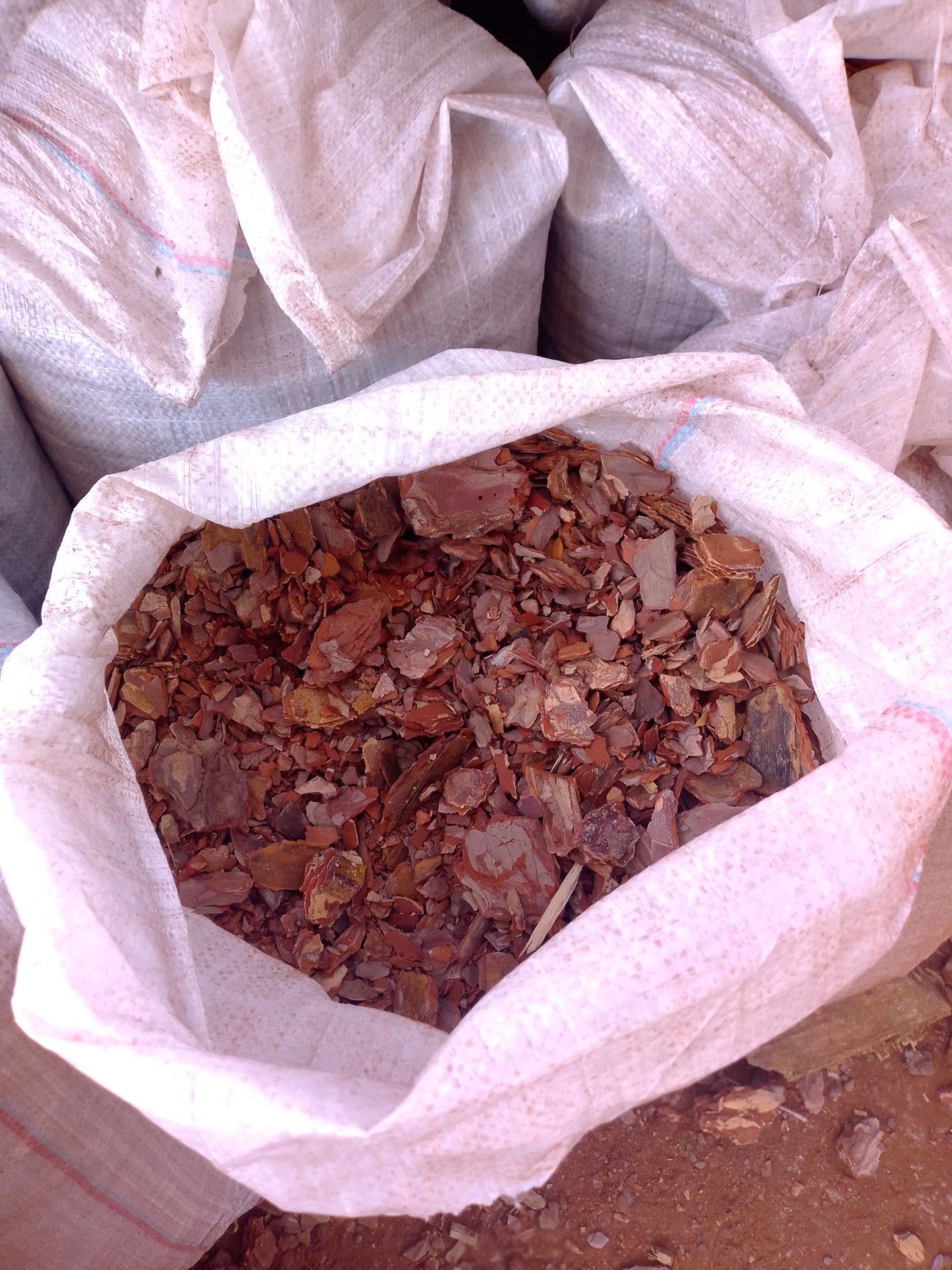 Sitni malč od borove kore